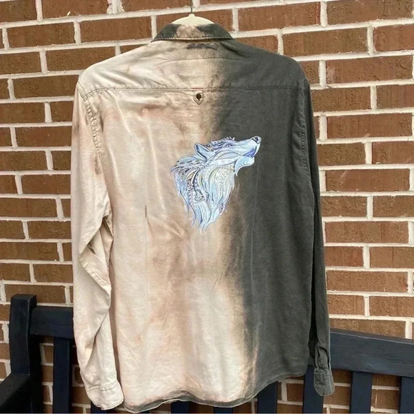 🌟Bleached🌟 Louis Philippe green button front with wolf graphic-Size Large - Picture 2 of 5